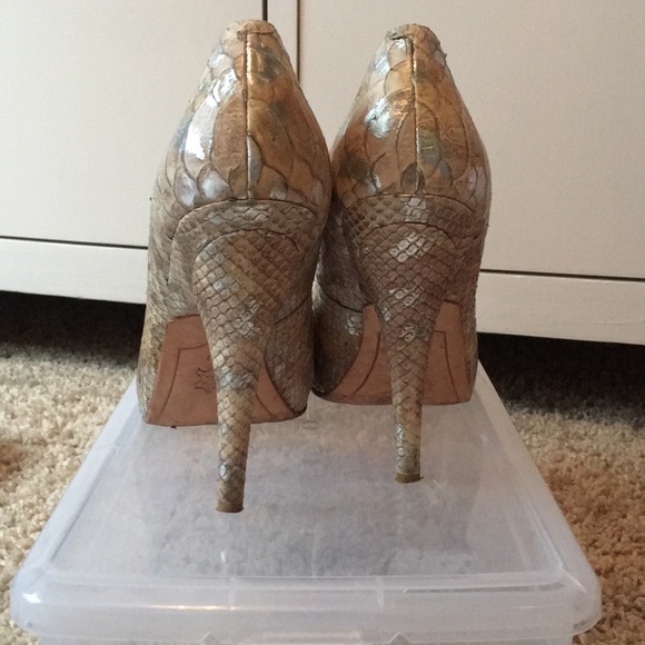 Joan & David peep to pumps - Picture 4 of 4